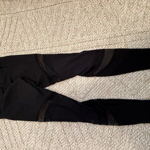 Lululemon wunder under size 10 Leggings with Mesh Detail